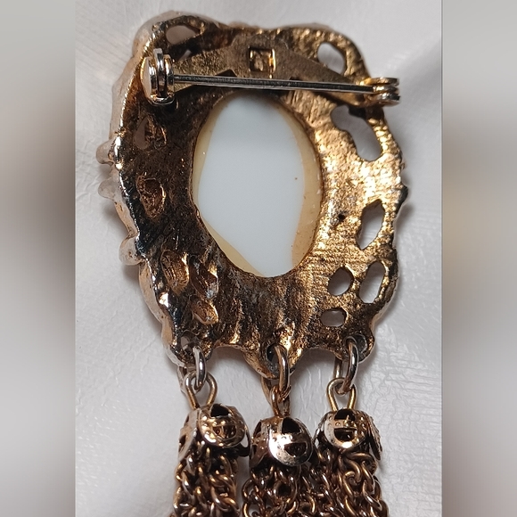 Victorian Cameo Lady Tassle Brooch- Auguste Strobl - Picture 4 of 5